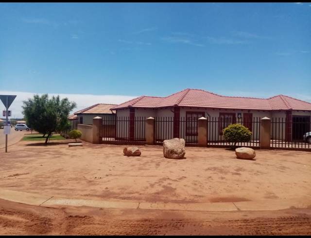 3 BEDROOM HOUSE FOR SALE IN SALFIN